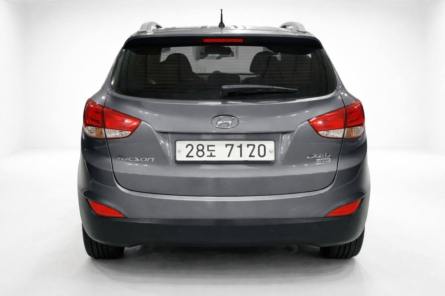 현대 투싼 ix20의 뒷모습.png